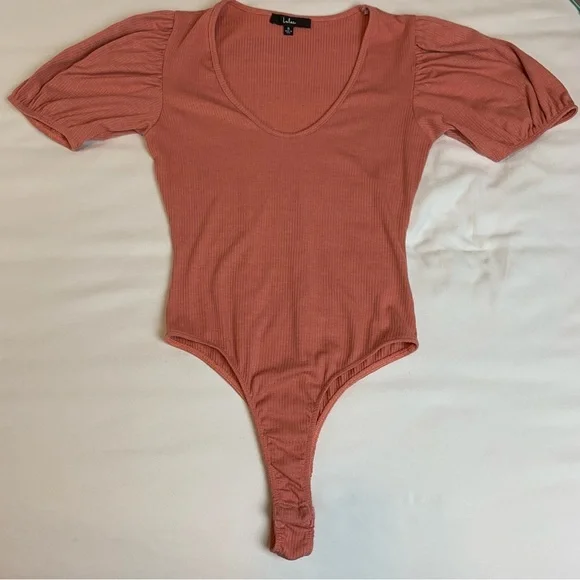 Lulus Ribbed Scoop Neck Puff Short Sleeve Bodysuit- Small - Picture 5 of 14